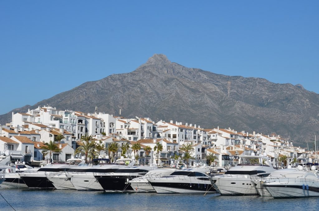 Rain? cold? Dark evenings? Forget that! Welcome to Marbella!!